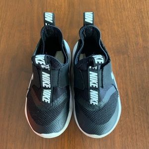 FLEX RUNNER SLIP-ON SNEAKER - SIZE 8C